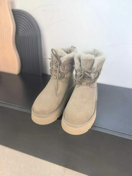 Picture of UGG Shoes _SKUUGGsz35-40WN100919839